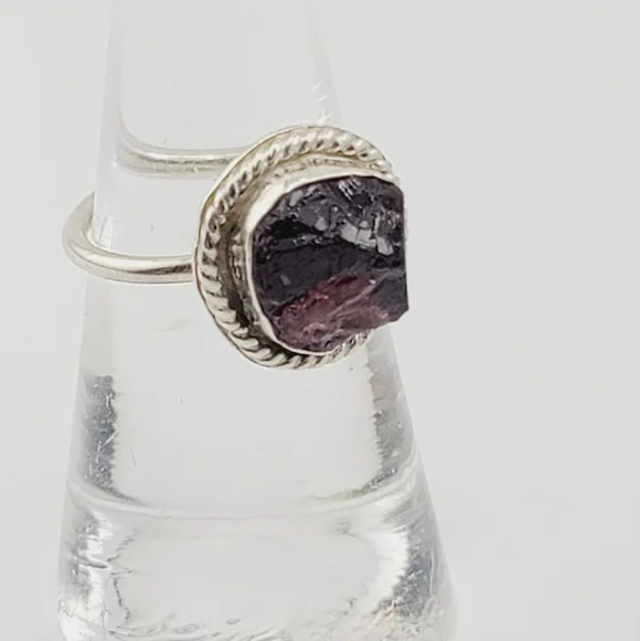 RAW GARNET STONE RING HANDMADE IN STERLING SILVER METAL SIZE 7